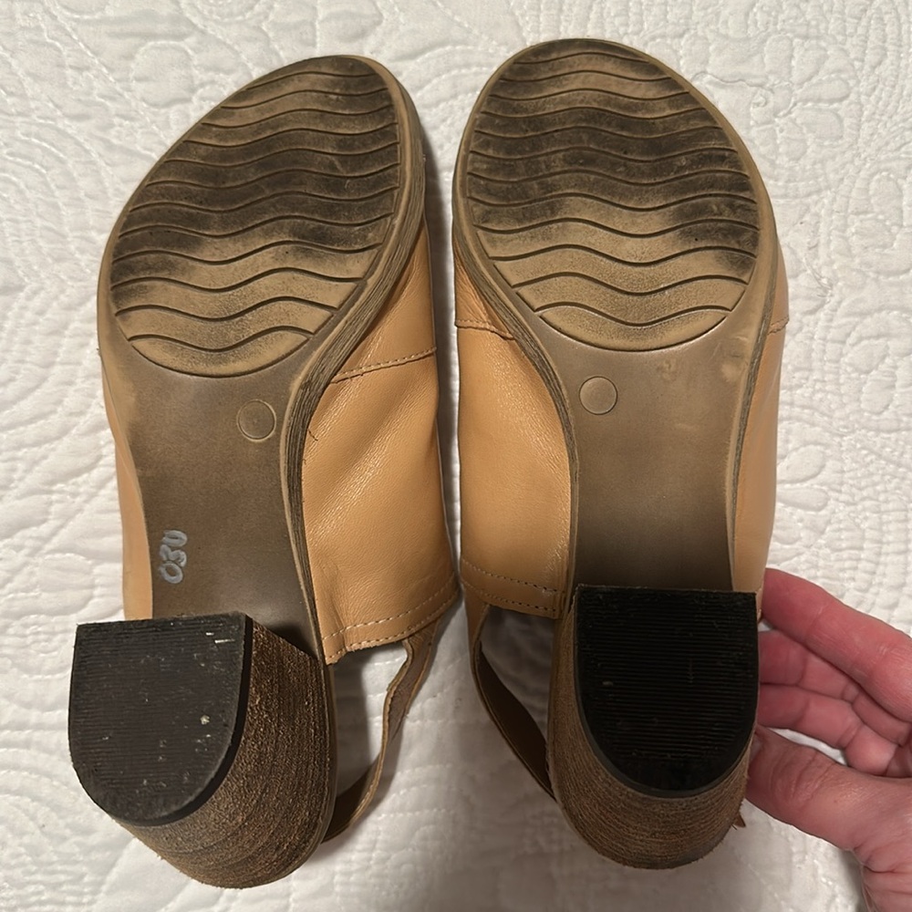 LAST CHANCE! Tan Leather Women's Sandals with Block Heels 7.5 FINAL MARKDOWN - Picture 8 of 8
